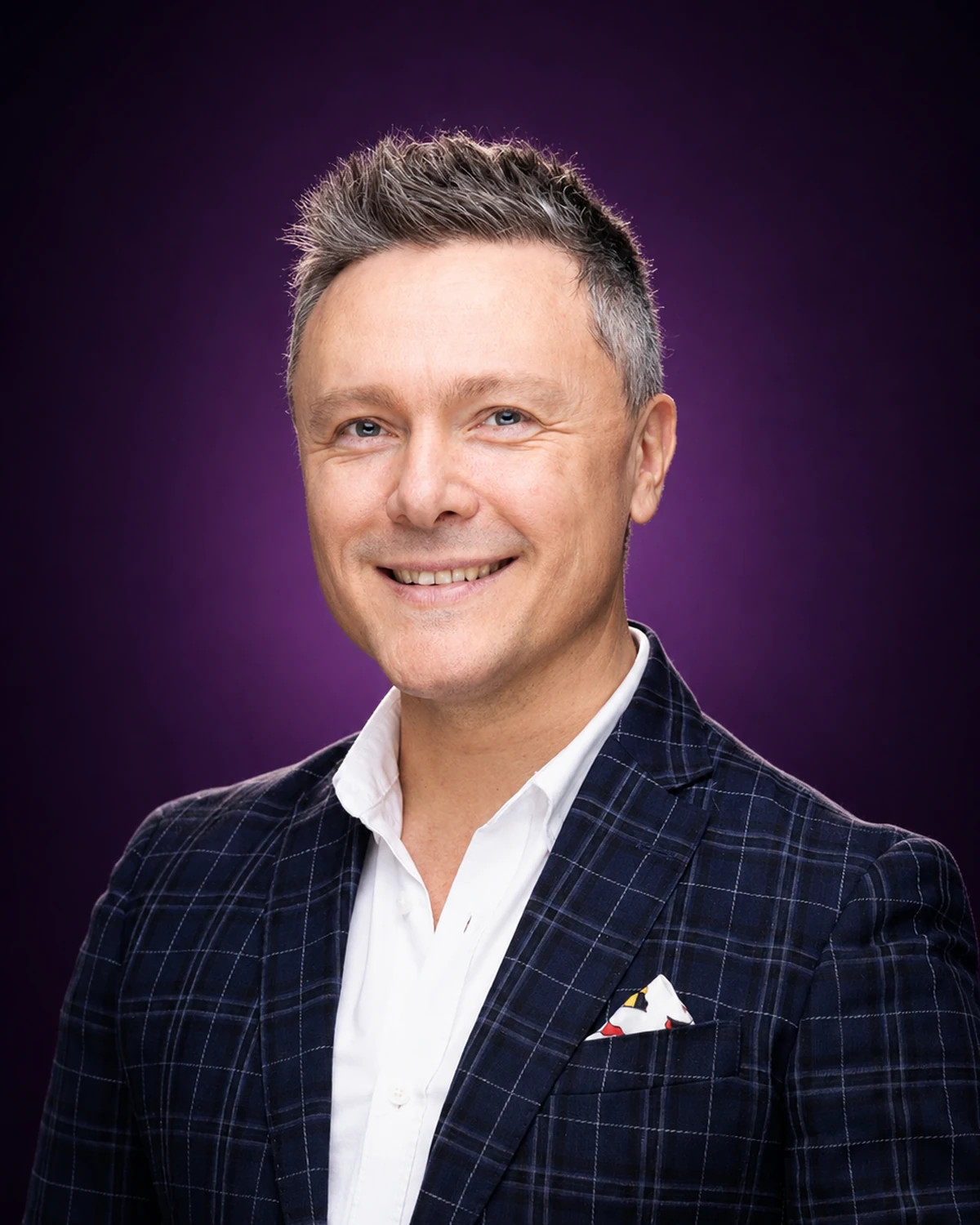 Serbán Attila színművész, musicalénekes portréja
